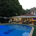 Ξενοδοχείο Cenk Bey 3*