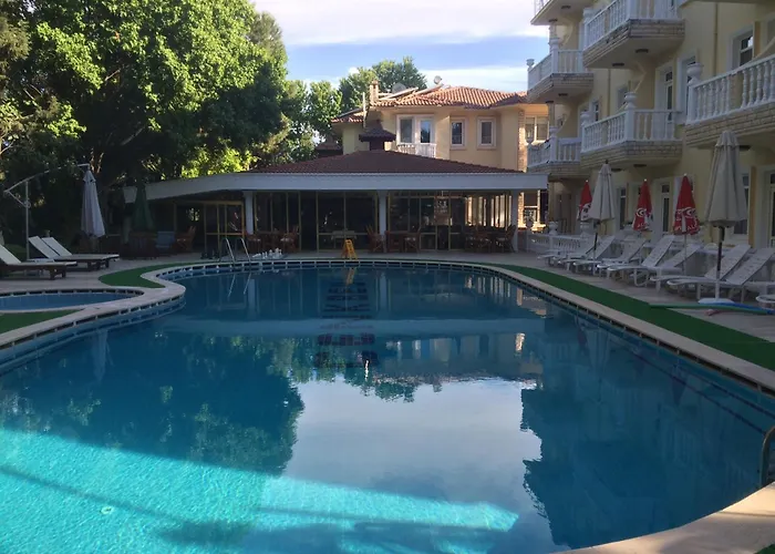 Cenk Bey フェティエ