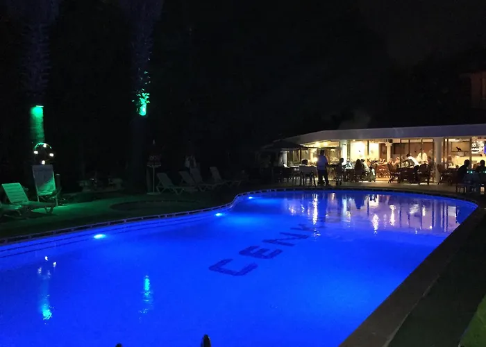 ホテル Cenk Bey 3*